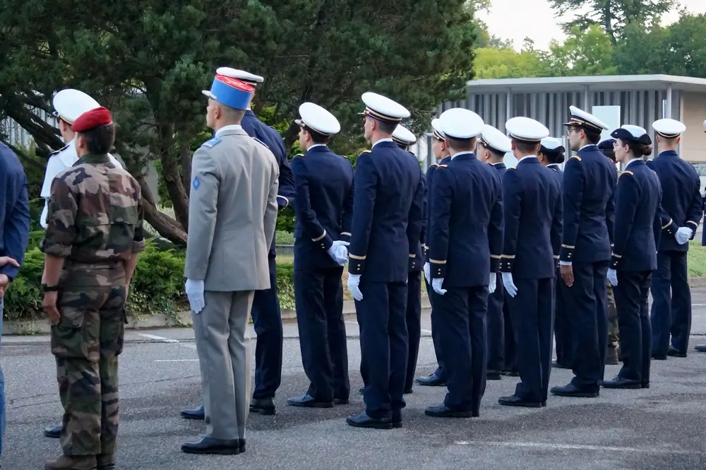 Concours officier armée de Terre : voies, conditions, salaires
